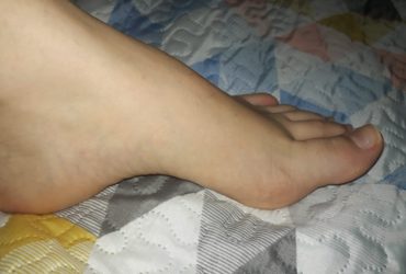 lindo pé de jovem (beautiful foots of a young girl)