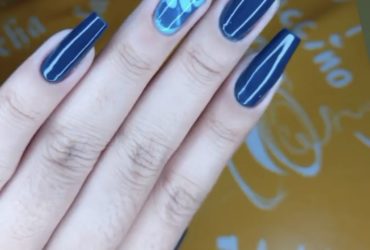 blue nails