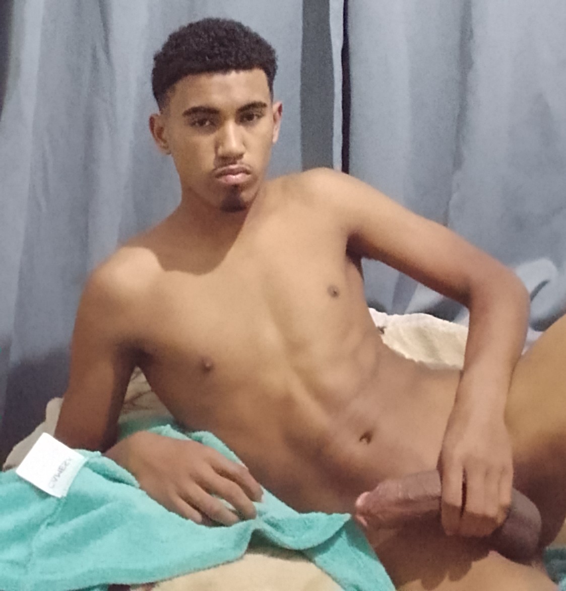 Pau preto e grande